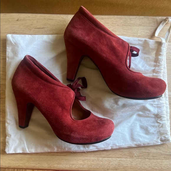 Chie Mihara Red Suede Heels with Bow - Picture 2 of 9